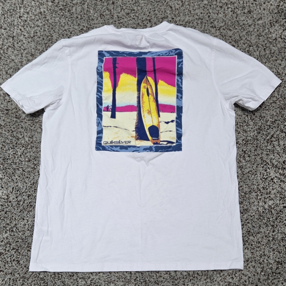 Quiksilver White Tee with‎ Vibrant Surf Graphic